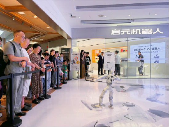 尚品宅配与上纬新材启元机器人成立合资公司，全球首个“机器人友好家”实景店态同步落地